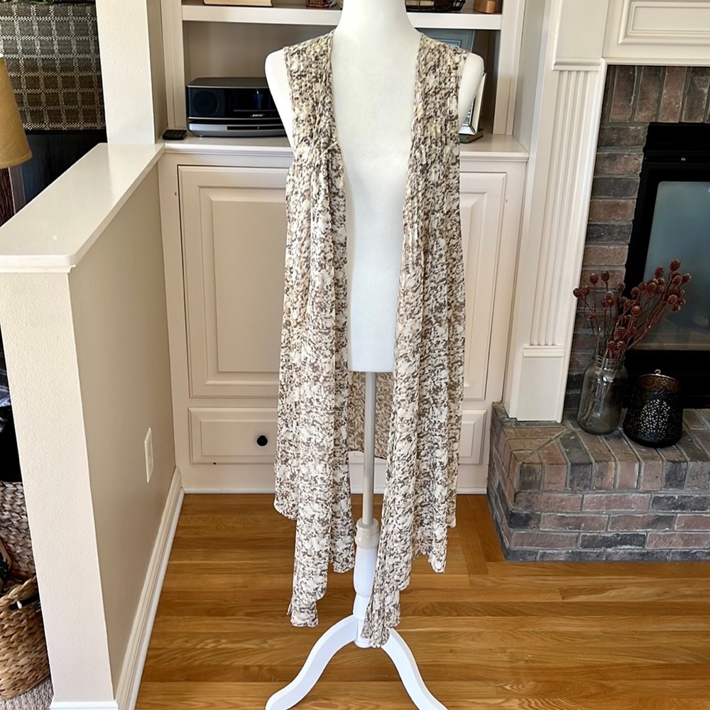 BCBG Paris Sleeveless Sheer Tunic Size Medium